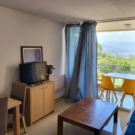 Vue Et Esterel Sur La Baie De Cannes